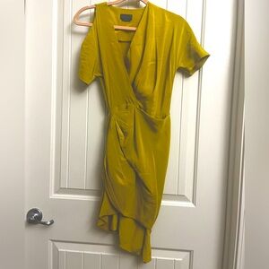 HALSTON MADE IN ITALY 🇮🇹 100% Silk Mini Dress in Celery, Italian size 40